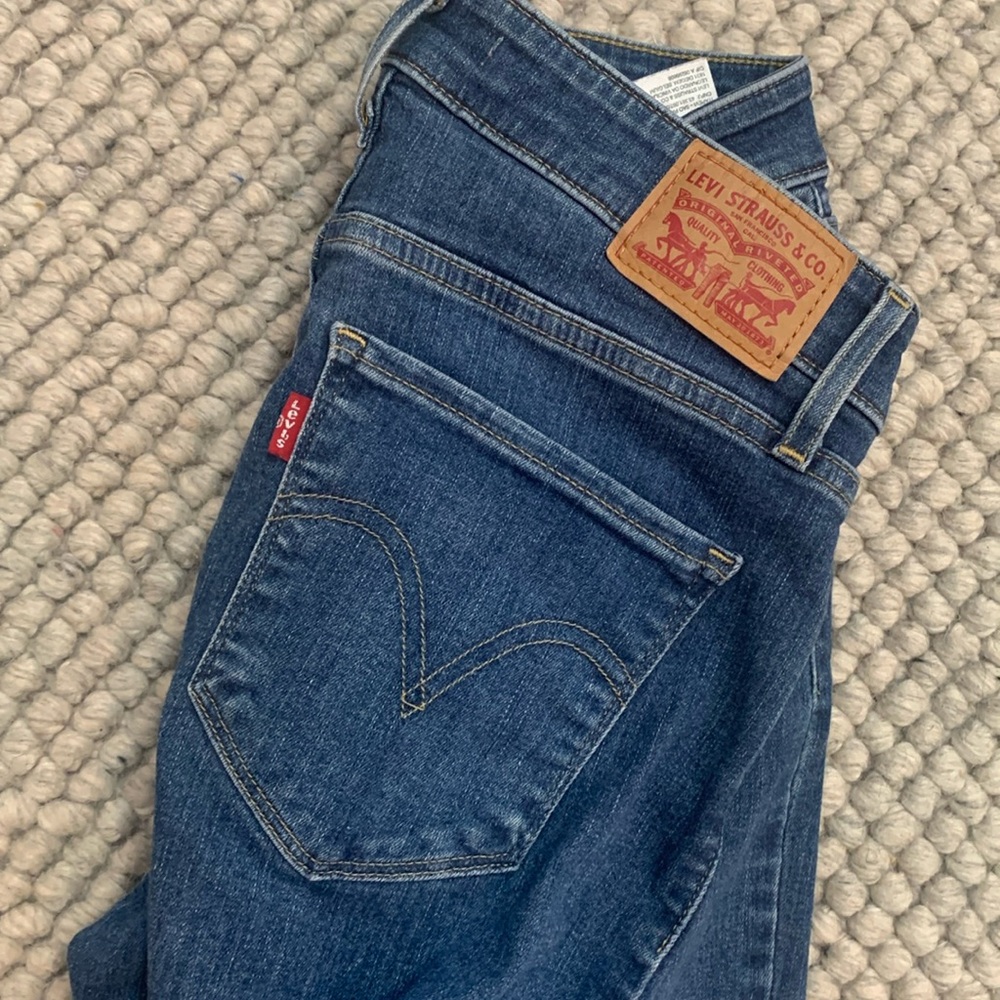 Levi’s Classic Mid-Rise Skinny size 6 - great condition!